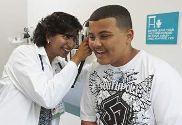 Dr. Ulfat Shaik with patient © UC Regents