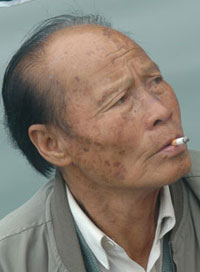 PHOTO — One in four Korean men in California smokes cigarettes