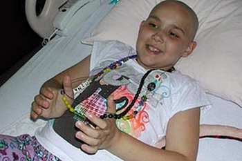 cancer patient Parmina V. with her beads of courage © UC Regents
