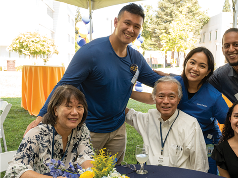 Tom Pong (M.D. ’78) and Joan Li at the lunch with students.